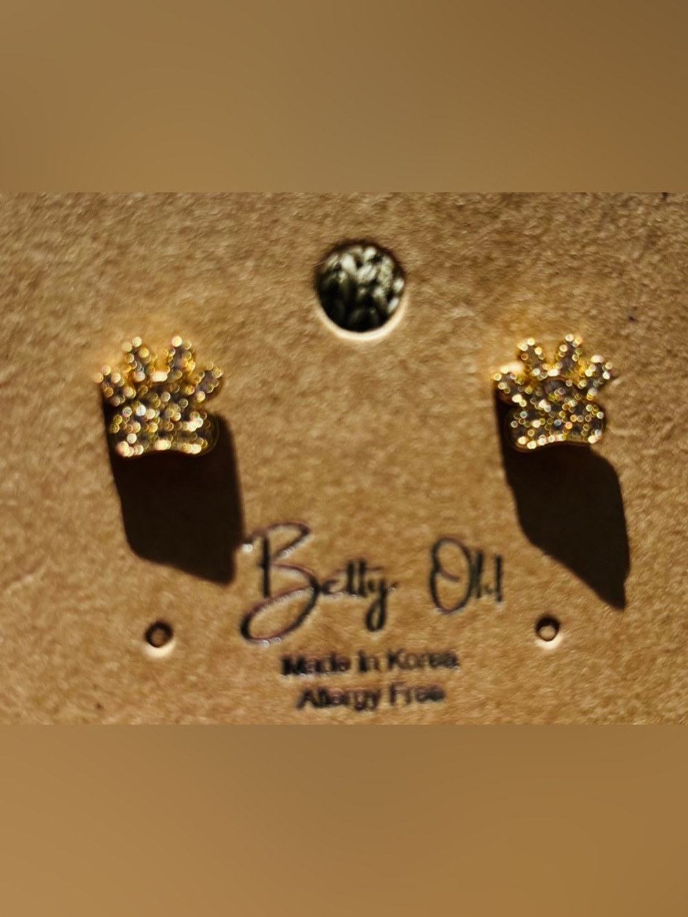 Betty OH Gold Crown Stud Earrings Paw Prints Upon Your Heart🐾🐾🐾